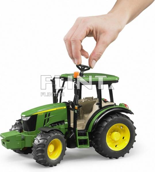 Traktori John Deere 5115M (26x12,7x16cm) Bruder Traktori John Deere 5115M (26x12,7x16cm) Bruder